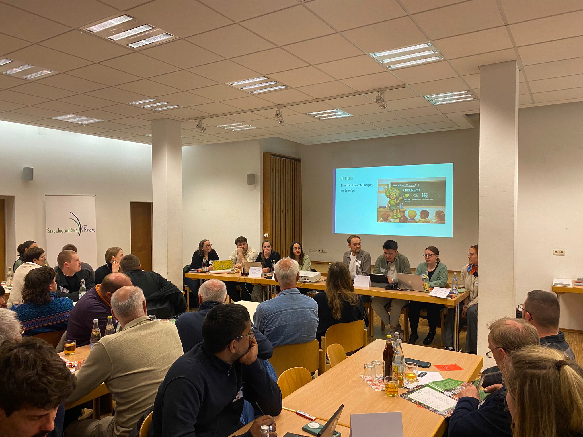Du betrachtest gerade Engagement, Austausch und wichtige Einblicke: Frühjahrsvollversammlung des SJR Passau